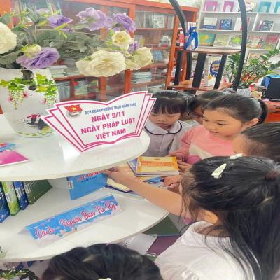 HƯỞNG ỨNG NGÀY PHÁP LUẬT VIỆT NAM 09/11